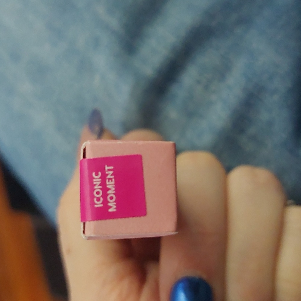 Colourpop blotted lip in iconic moment - Picture 4 of 4